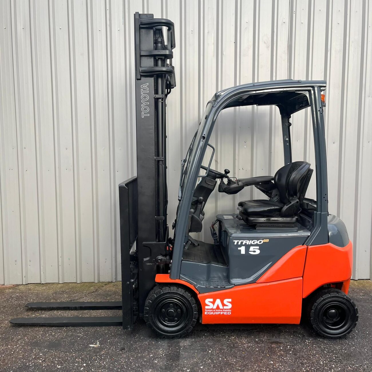 TOYOTA 8FBMT15 USED 4 WHEEL ELECTRIC FORKLIFT 4380