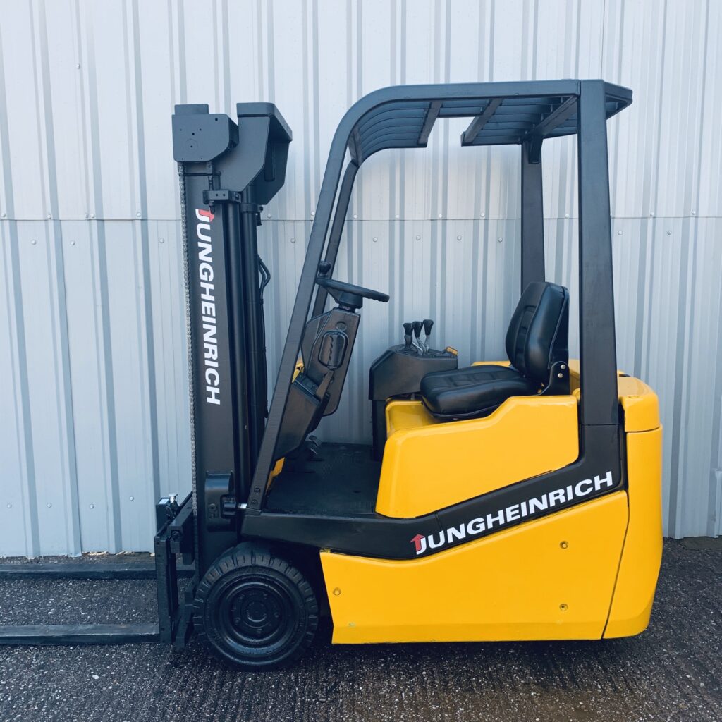 JUNGHEINRICH USED 3 WHEEL ELECTRIC FORKLIFT #2724