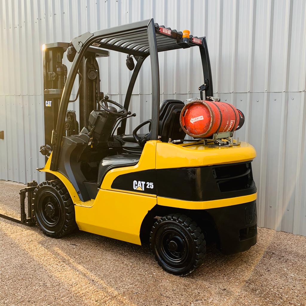 CAT GP25N USED GAS FORKLIFT (#2957)