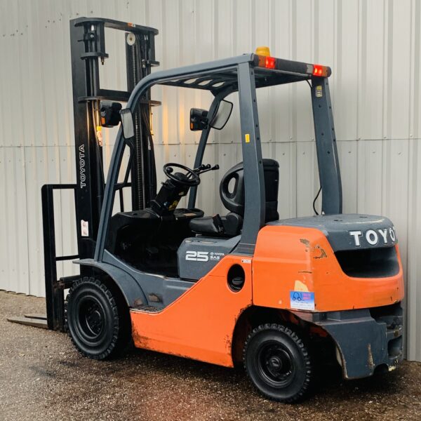 TOYOTA 8FDF25 USED DIESEL FORKLIFT (#3139)