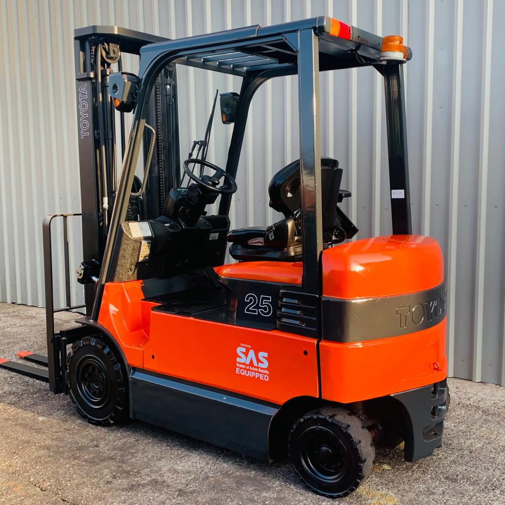 TOYOTA 7FBMF25 USED 4 WHEEL ELECTRIC FORKLIFT (#3520)