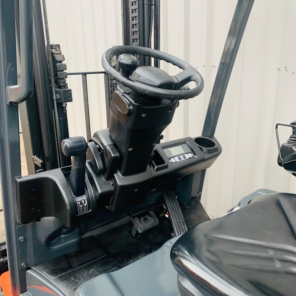 TOYOTA 8FBET16 USED 3 WHEEL ELECTRIC FORKLIFT (#3806)